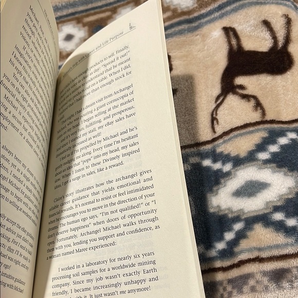 'The Miracles of Archangel Michael Book - Purple and Gold - Picture 8 of 8